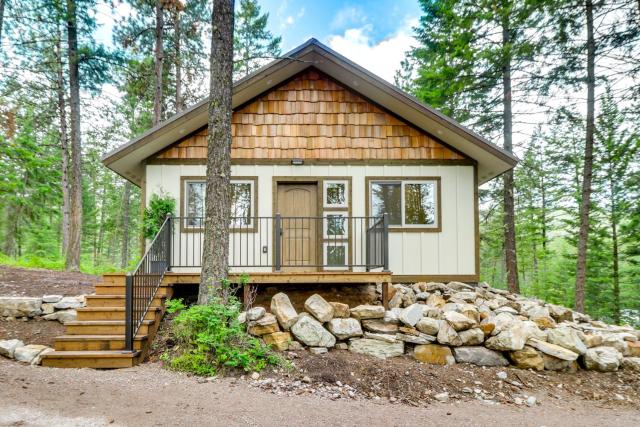 Dreamy Montana Cabin Short Drive to Flathead Lake