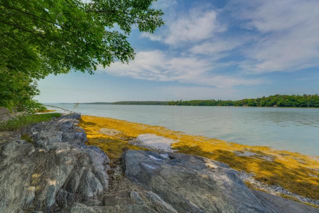 Quiet Freeport Home on Casco Bay with Fire Pit