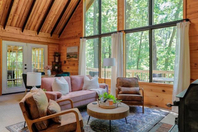 Pet-friendly A-frame W Pool In Woods Community