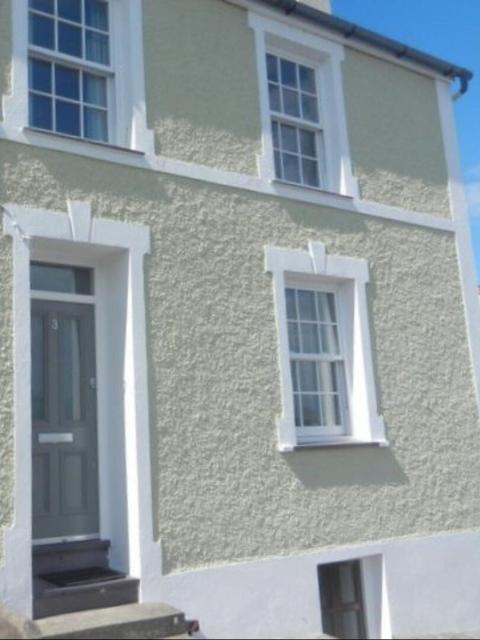 3 Prospect Place, New Quay, sleeps 6, parking, sea views, dog friendly