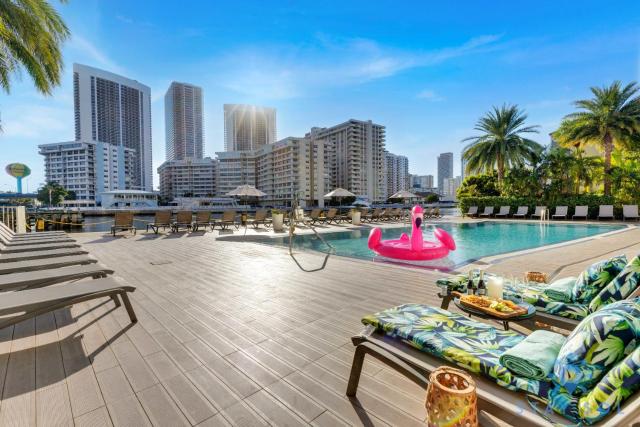 Infinite View Balcony Pool Near Beach