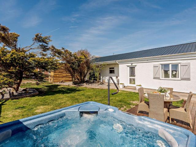 2 Bed in Rhosneigr 81515