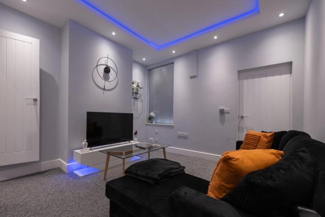 Bespoke 2-Bed House in Stoke-on-Trent