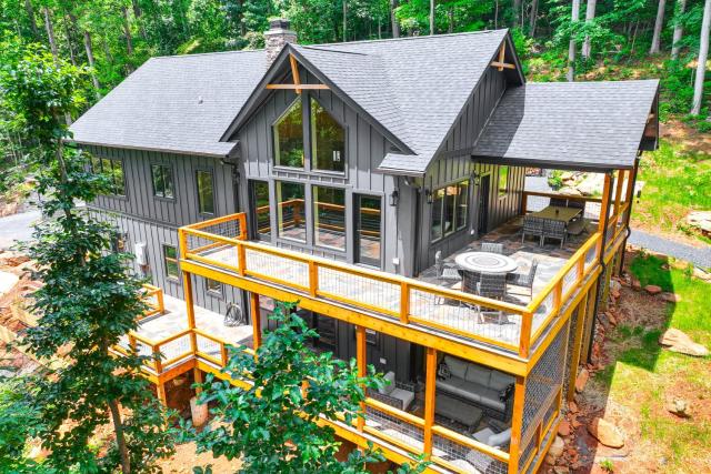 Modern Nellysford Getaway with View Deck and Fire Pit