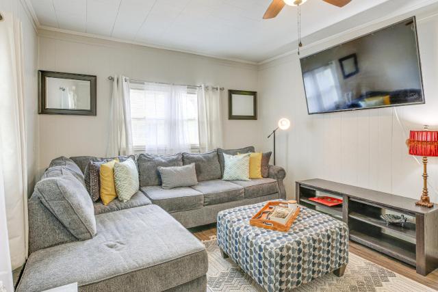 Cozy Mullins Retreat with Backyard and Covered Porch!