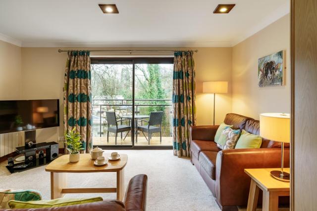 2 Bedroom Lake District Cottage At Windermere Marina Village