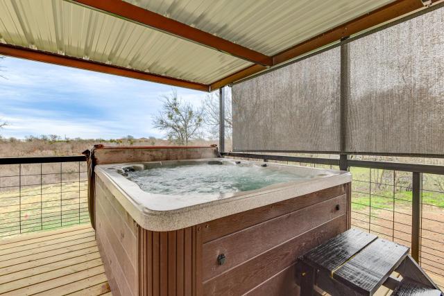 Hudson Oaks Country Creekside Home Hot Tub and Deck