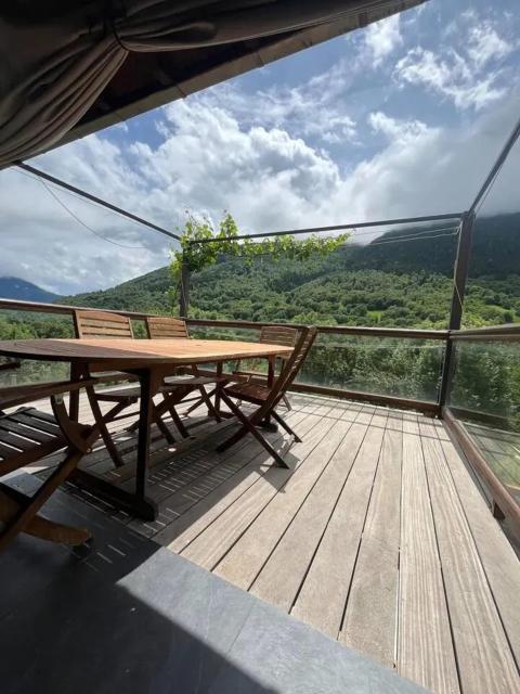 Maison chaleureuse a Saint Aventin avec jardin et vue montagne