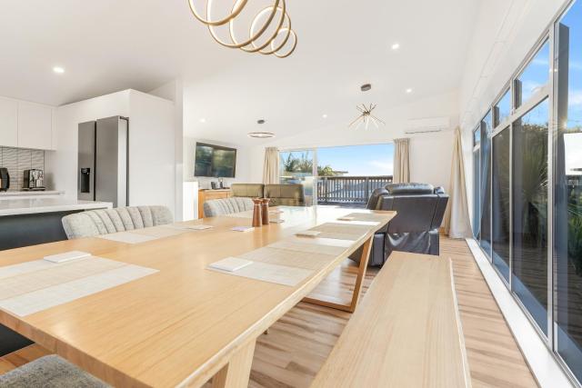 Peninsula Paradise - Raglan Holiday Home