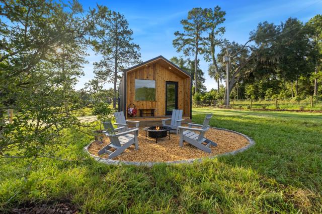 Vista Verde Farm Retreat - Stylish Cabins Nearby Springs