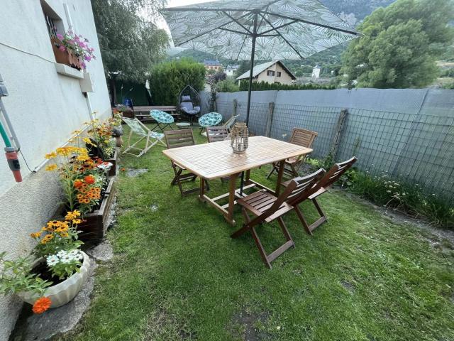 Appartement spacieux a L'Argentiere la Bessee terrasse et jardin