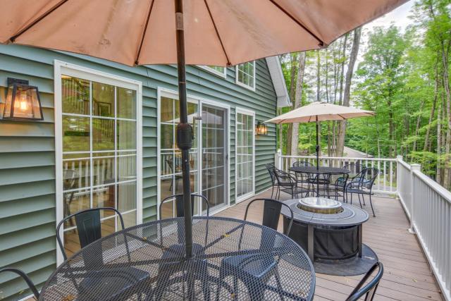 Treasure Lake Home with Deck Walk to Bimini Lake!