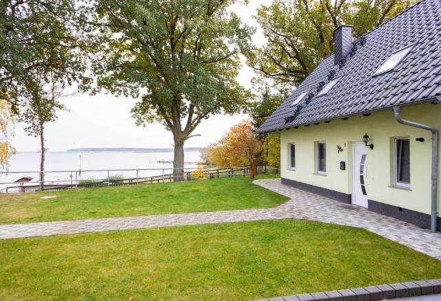 Appartement in RöbelMüritz mit Grill und Terrasse und Seeblick