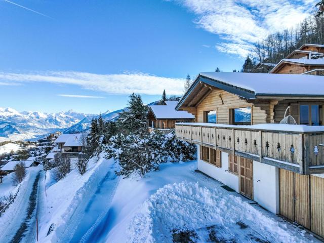 Chalet Le Loup- le Renard et la Belette by Interhome