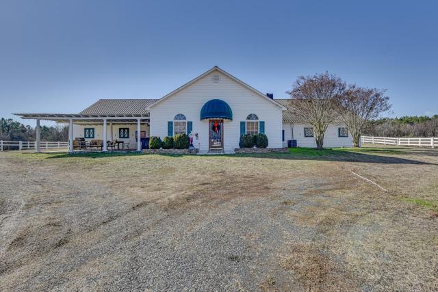 Countryside Cabin Rental about 10 Mi to Wadesboro!