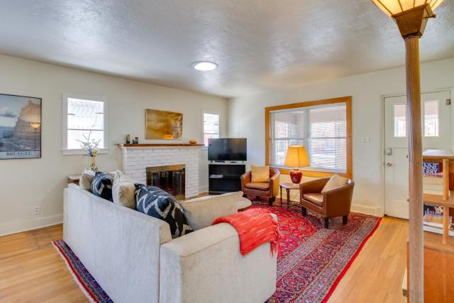 Silver Hill Apartment Near UNM Campus!