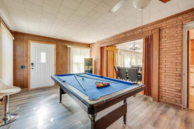 Spacious Lexington Abode with Pool Table and Fireplace