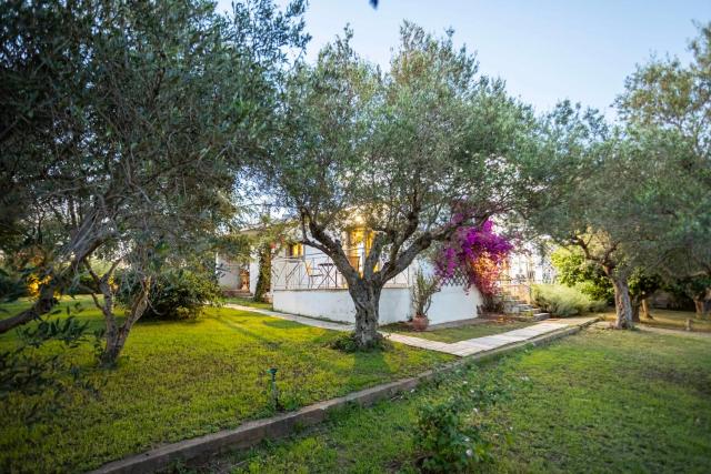 Myrtia Hideaway - Olive Retreat with Private Garden