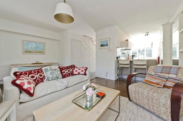 Leafy Earls Court 3 bed flat