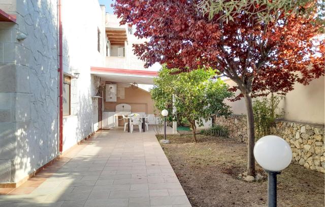 2 Bedroom Nice Home In Taranto