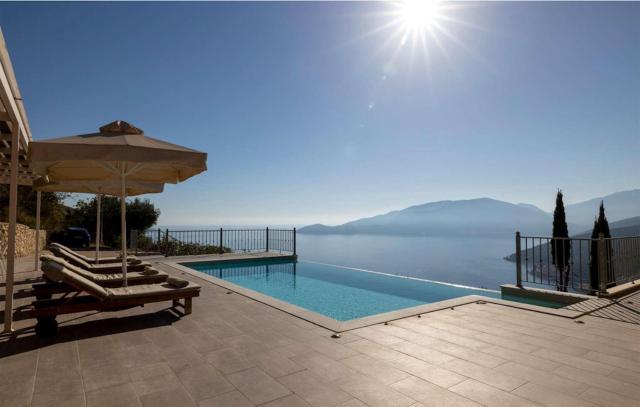 Stunning Kefalonia Villa - 3 Bedrooms - Villa Remvi - Private Infinity Pool and Astounding Sea Views - Agia Efimia