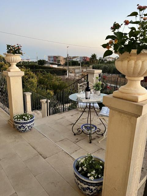 TRAVELLIVING - Sicilian Villa Carnemolla