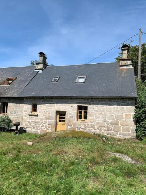 Maison en granite typique a Chaumeil avec jardin prive