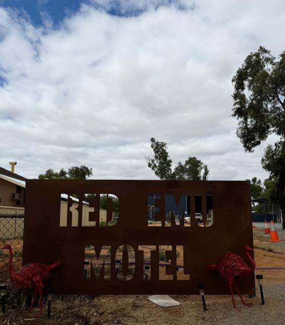 Red Emu Motel