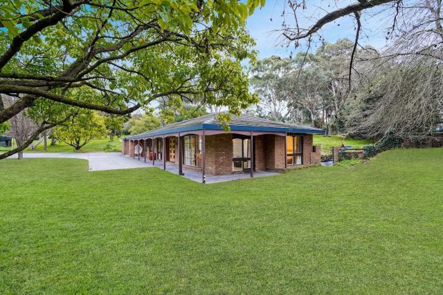 Tree-Lined Donvale Nature Family Getaway