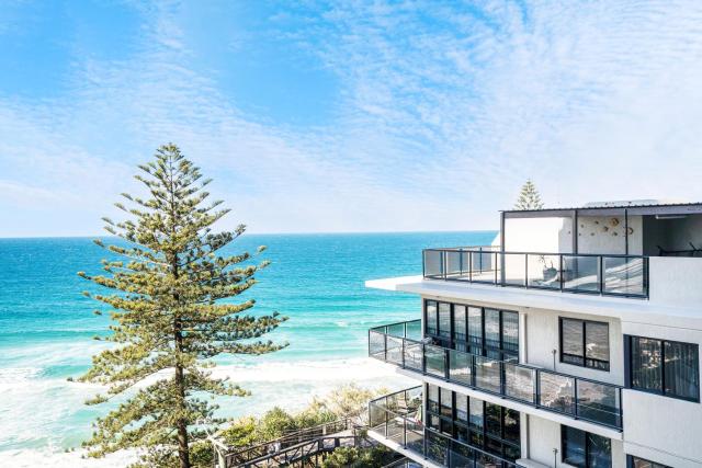 By The Beach - Clubb Coolum Beachside Resort