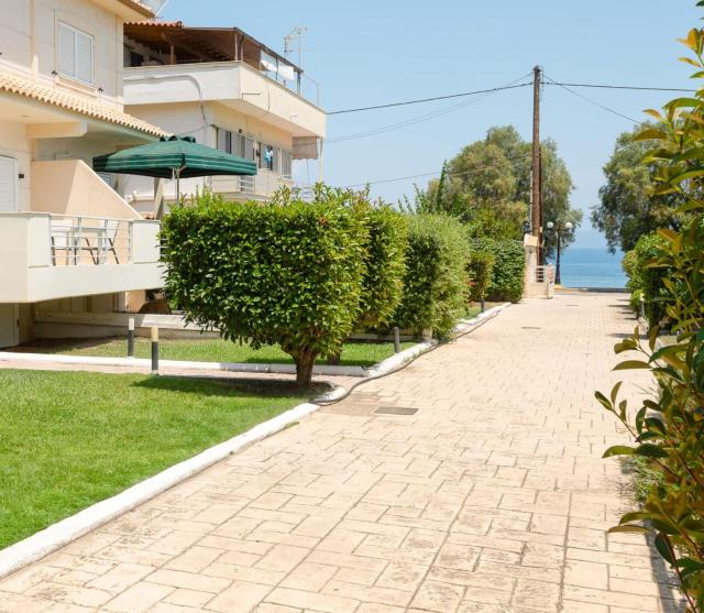 Diakopto Beachside Haven - Private Garden & Views