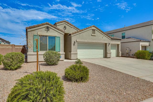 Cozy Buckeye Home with Patio and Fire Pit!