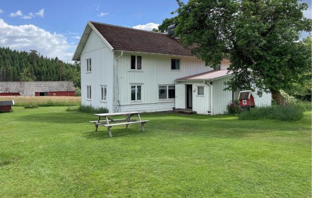 4 Bedroom Amazing Home In Östra Frölunda