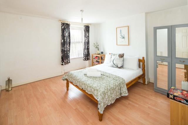 Stylish Penthouse for 6 in Woolwich!