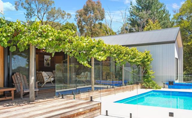 Hil & Jack's Riverfront Cabin, Merrijig Mt Buller