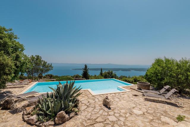 Outstanding Hvar Villa - 4 Bedrooms - Villa Dvori Pogled - Tennis Court - Incredible Sea Views