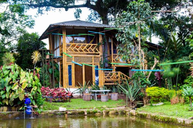 CASA DEL ÁRBOL, Romántico, Piscina, en Chinauta, el mejor clima