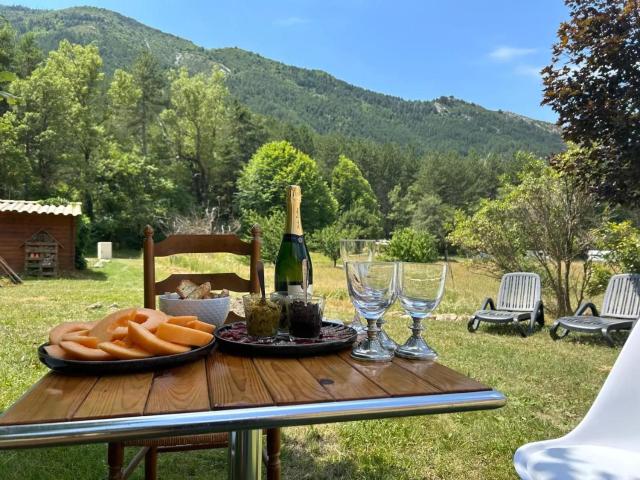 Maison spacieuse a Castellane avec jardin et vue montagne