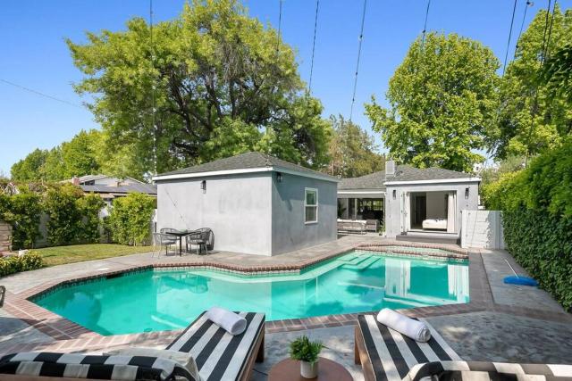 Beautiful, Modern Studio City Pool Home