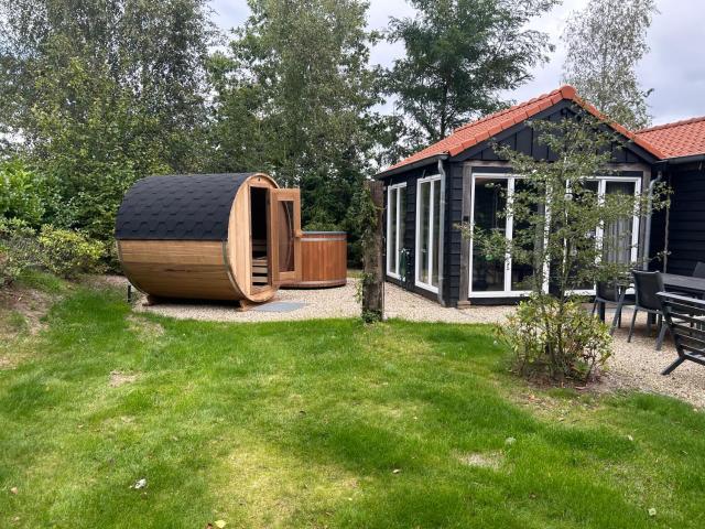 Hofparken Wiltershaar - 2-persoons lodge met sauna en hottub