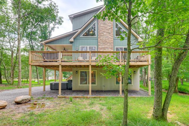 Spacious Pocono Cabin Games, Hot Tub, Lake Access