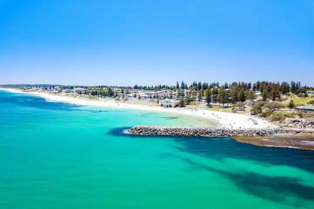 23 Cottesloe Steps To Beach - Sleeps 3 No Wifi