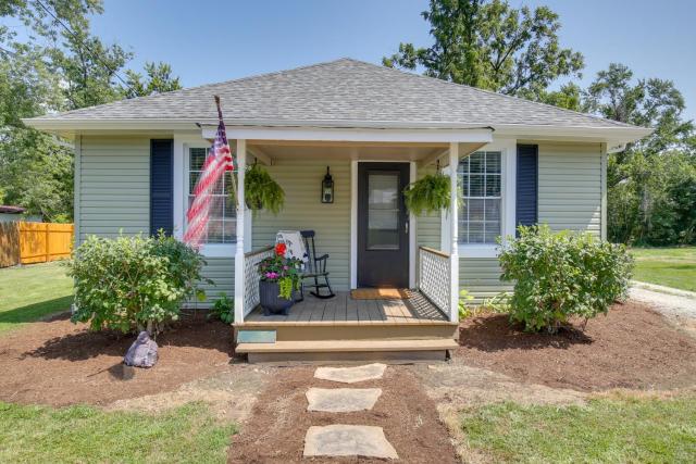 The Cabernet Cabin Defiance Home on Katy Trail!