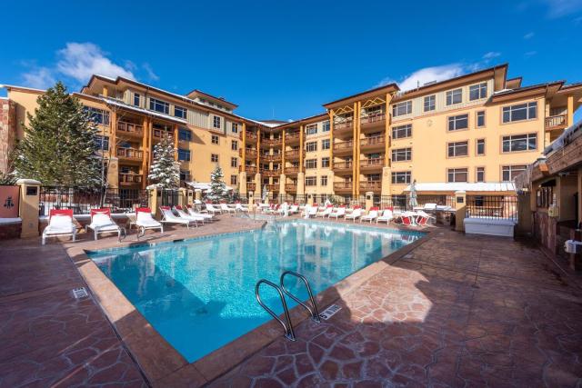 Sundial Condo, outdoor pool & hot tub, balcony, mountain views, near biking & hiking