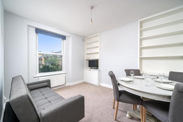 Lovely & Bright 1 Bedroom Flat in London's Zone 2