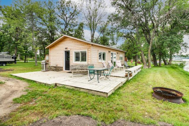 Charming Minnesota Cabin with Dock on Big Pine Lake!