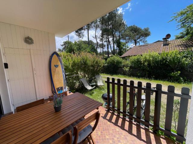 Appartement avec chambre, terrasse et jardinet proche plage, forêt pins, piste cyclable, lac