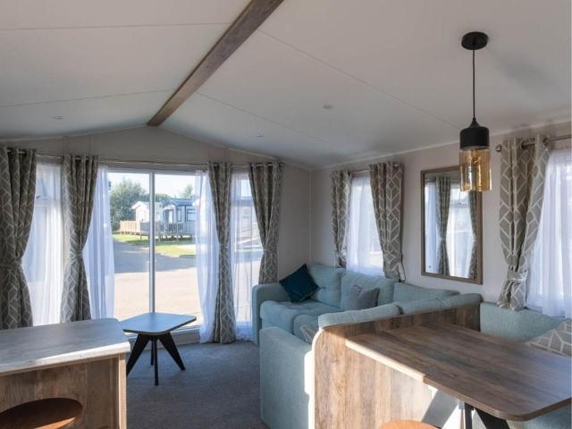 Pinewoods Park Classic 1 sleeps 6 – dog friendly