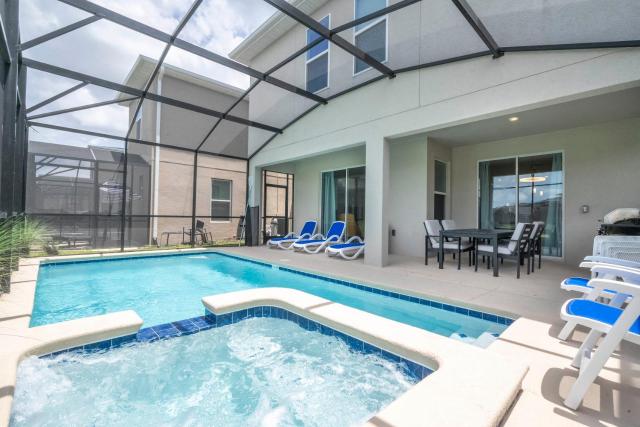 5BR Single Home Resort Pool and Hot Tub