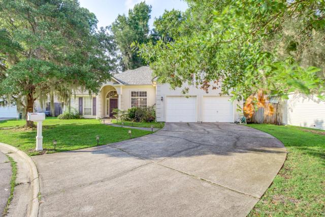 Pet-Friendly Savannah Home with Cozy Fireplace!